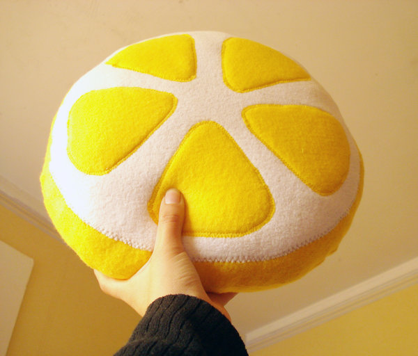 lemon_cushion_by_una_dani.jpg