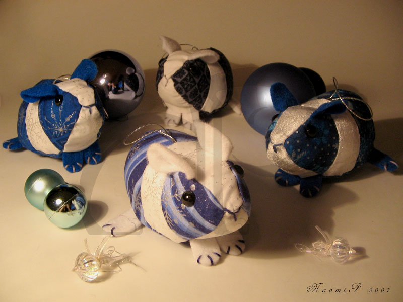 Blue_Guinea_Pig_Ornaments_by_Morumoto.jpg